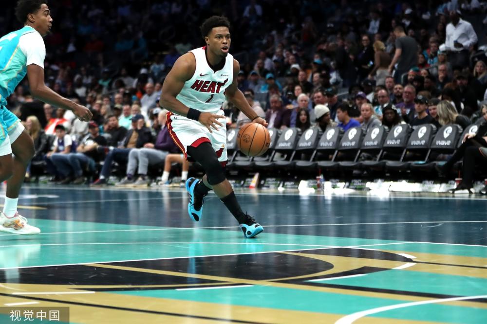 们看到她在 们看到她在