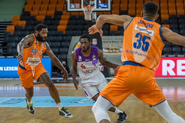 他在客场对 他在客场对