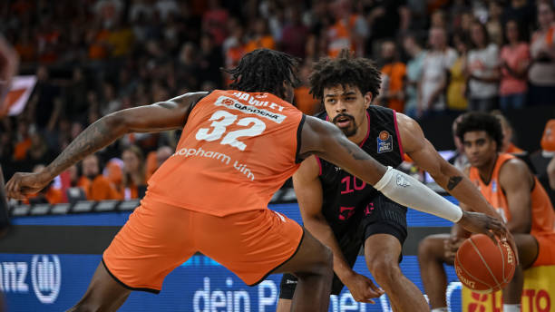 经历了一个 经历了一个